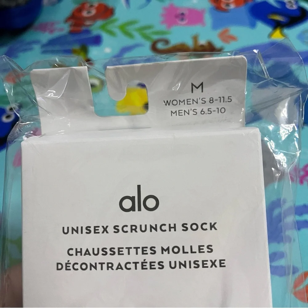 New Alo Yoga Unisex Scrunch Socks in Heather Grey